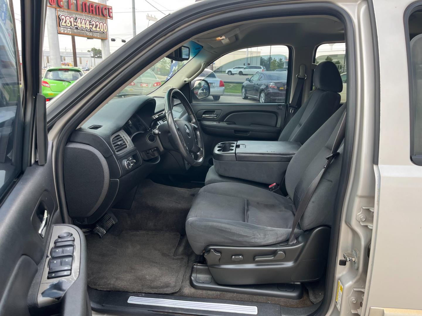 2009 SILVER /TAN Chevrolet Suburban LS 1500 2WD (1GNFC16069J) with an 5.3L V8 OHV 16V FFV engine, 4-Speed Automatic transmission, located at 14700 Tomball Parkway 249, Houston, TX, 77086, (281) 444-2200, 29.928619, -95.504074 - Photo#8